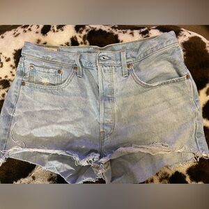 Levi 501 denim shorts light wash size 31